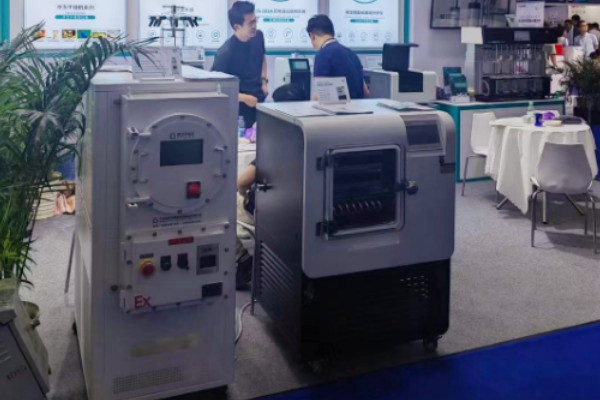 加熱制冷控溫一體機是半導(dǎo)體制造行業(yè)的精密溫度守護(hù)者